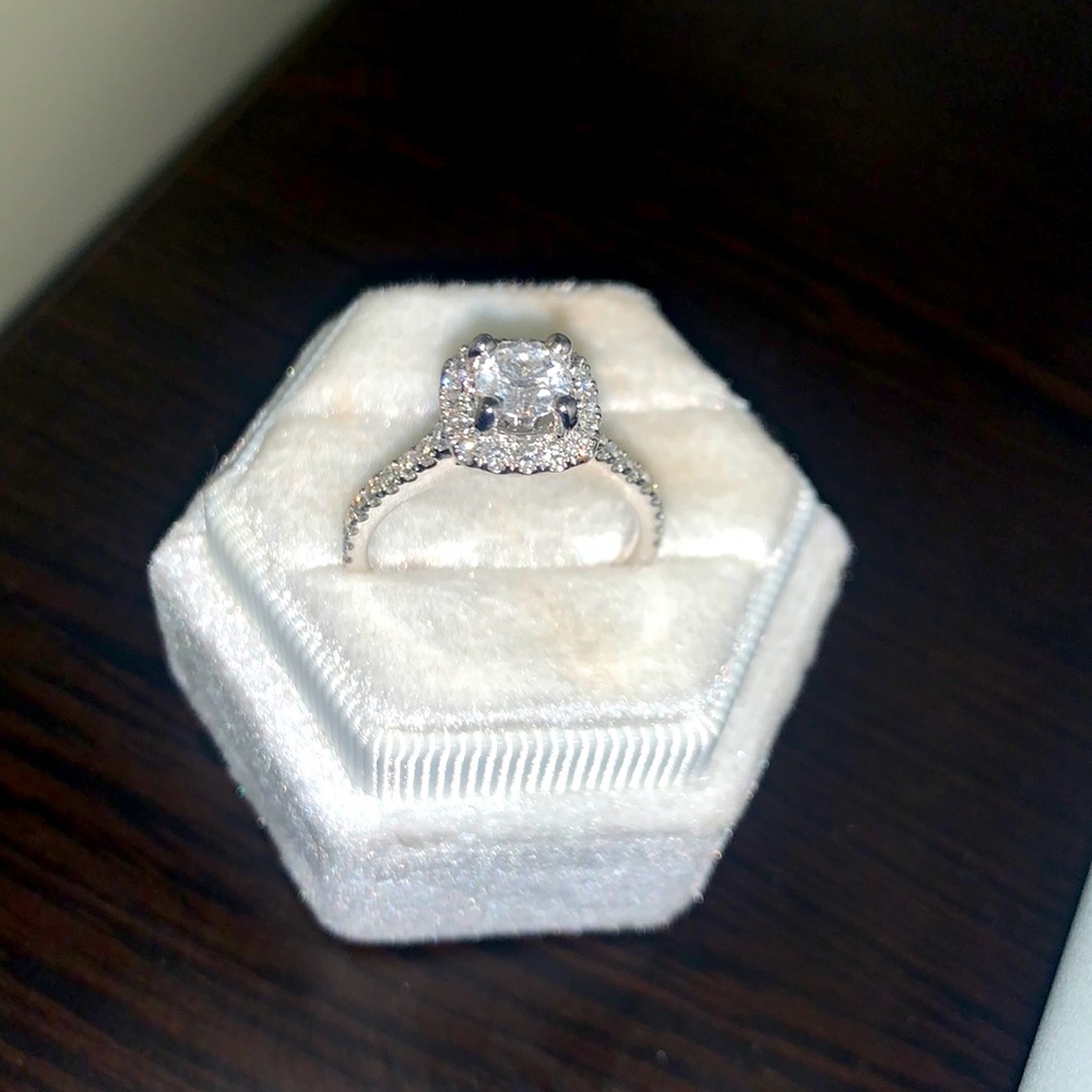I am selling a 14k white gold ring.
